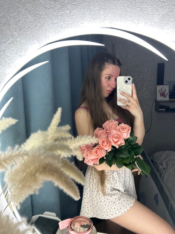 Person takes mirror selfies with pink roses in Klin