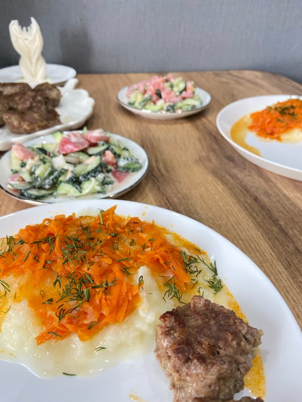 Home-cooked meal with mashed potatoes and meatballs in Tujmazy