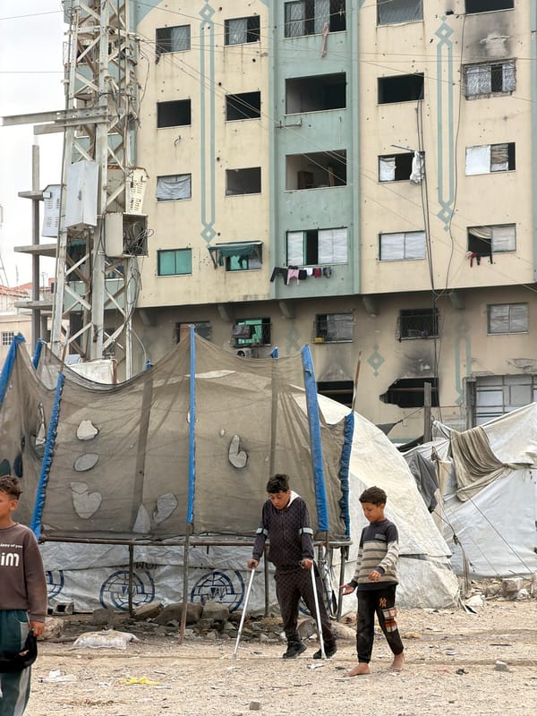 Gaza witnesses document damaged buildings, displaced persons near rubble