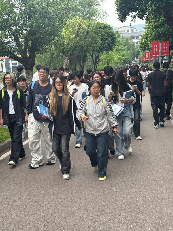 Late-night student gatherings observed on Jiangjin streets