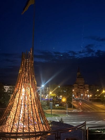 Illuminated cone sculpture documented in Kharkiv city square