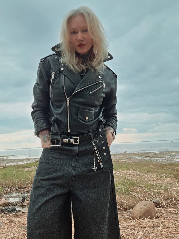 Mixed daily moments: portraits, gym visits, coastal views captured