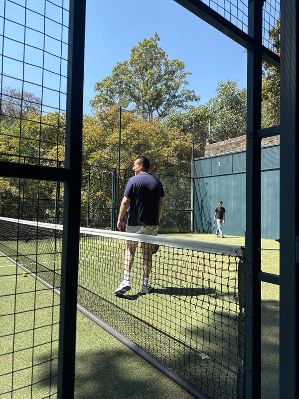 Man plays paddle tennis on outdoor court in Mexico City