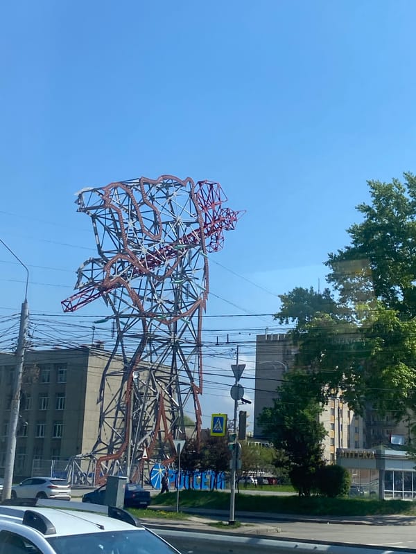 Morning street scenes and metal sculptures documented in Rusanovo