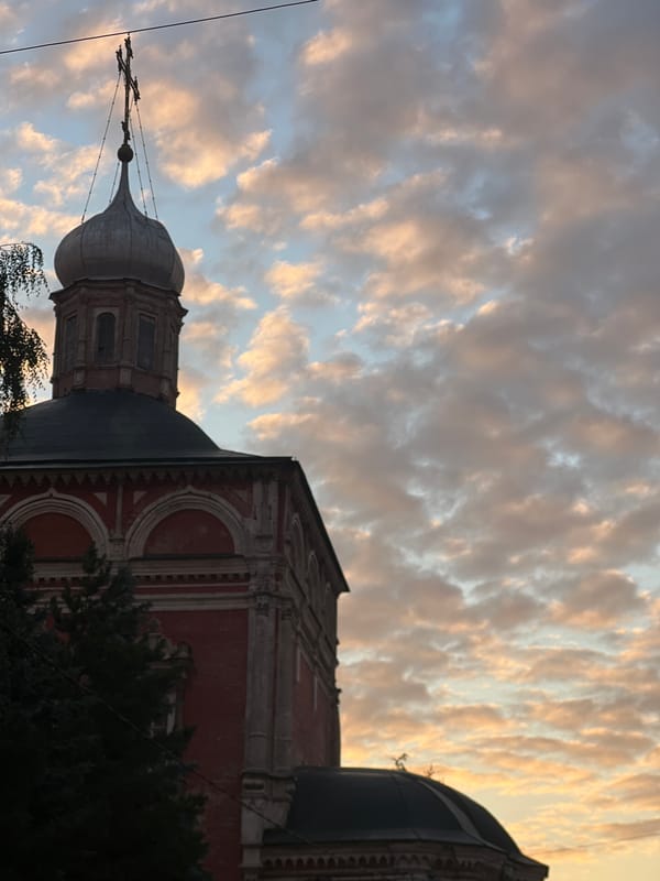 Moscow street-level snapshots at golden hour