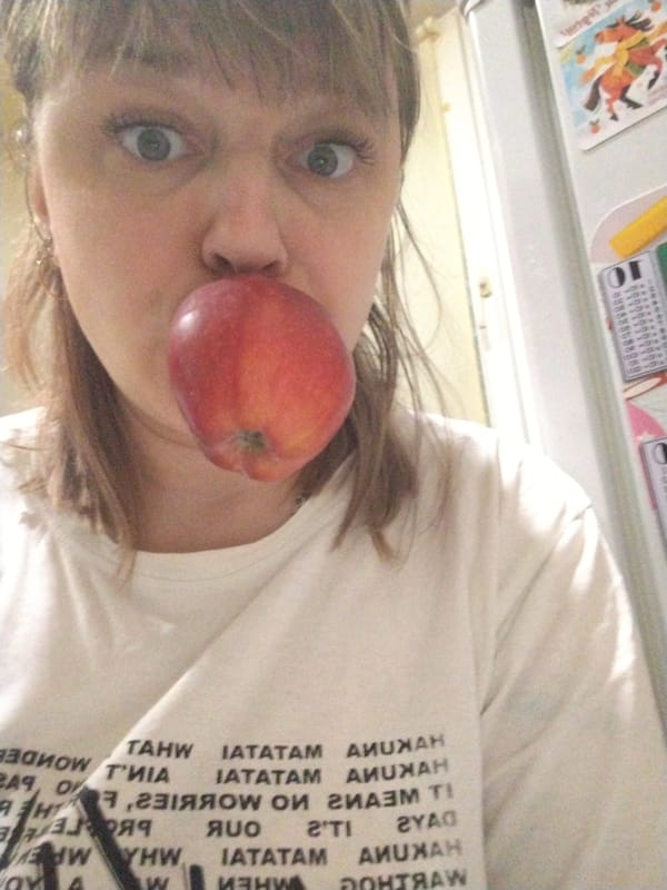 Ordinary afternoon moments documented across Rusanovo, Russia