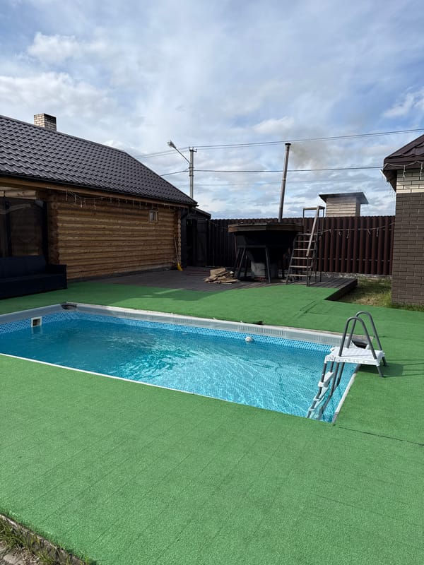 Backyard pool documented in Солонцы, Russia