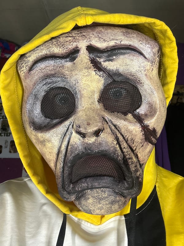 Masked figure in yellow hood spotted in Saratov, Russia