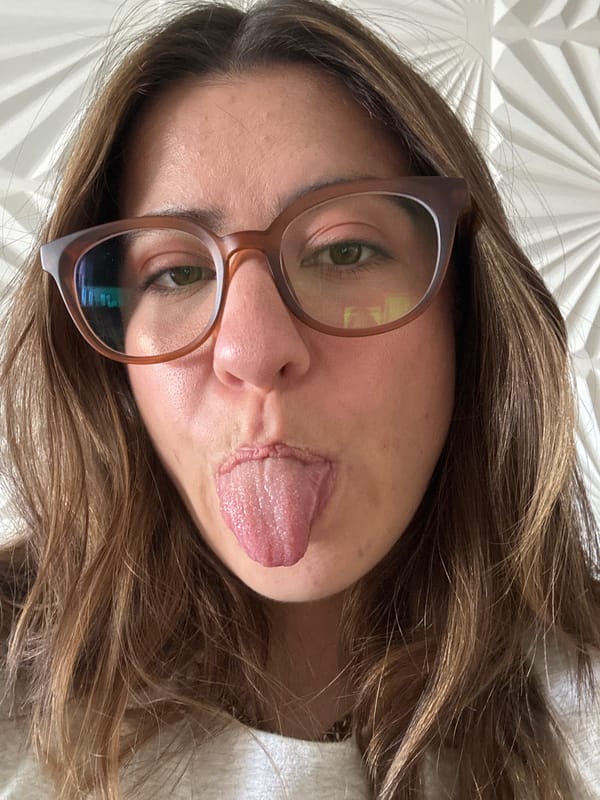 Woman takes playful selfies across Puebla area Friday afternoon