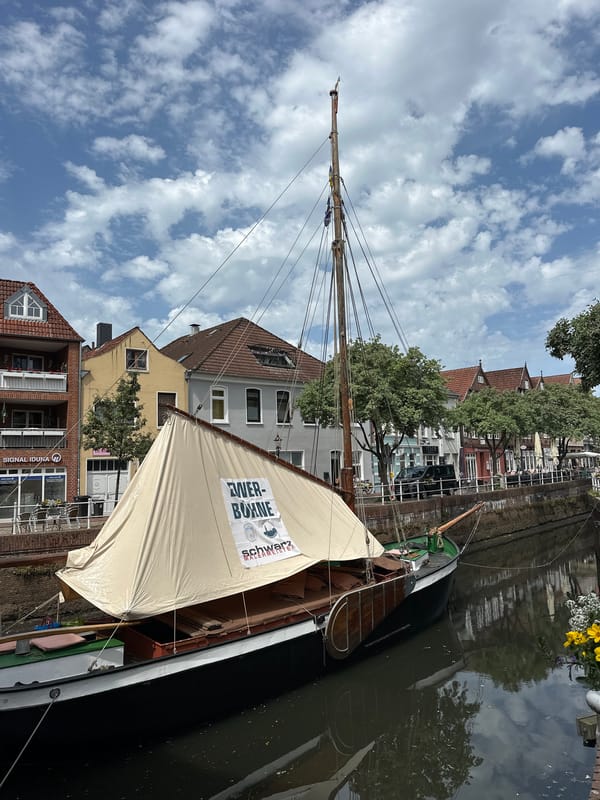 Historic sailing boats draw visitors to Buxtehude canal