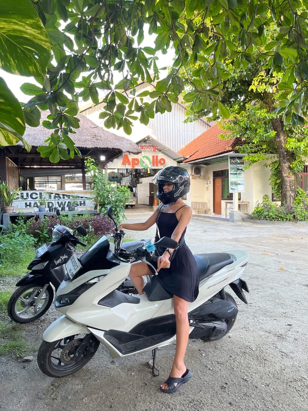 Woman on white Honda scooter observed in Kuta Selatan