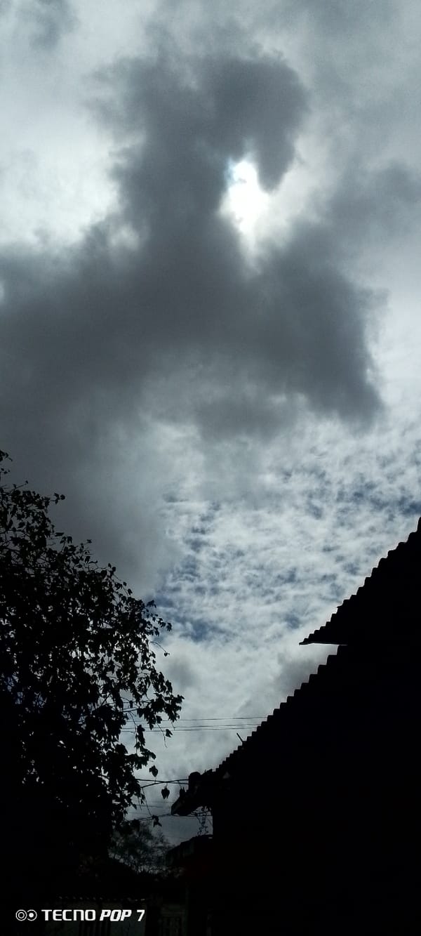 Hour-long sky watch documented in Venezuelan residential neighborhood