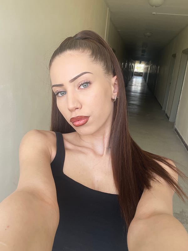 Woman photographed in portrait session in Veliko Tarnovo, Bulgaria