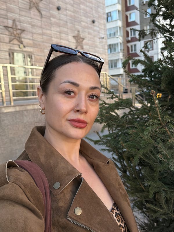 Morning snapshots: Woman's selfie, Corgi at home in Krasnoyarsk