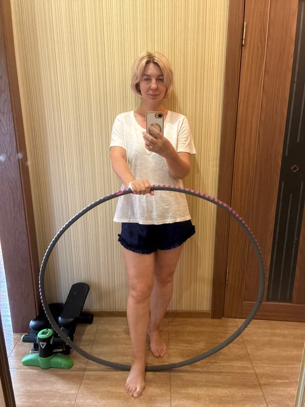 Woman documents early morning fitness routine in Sochi apartment
