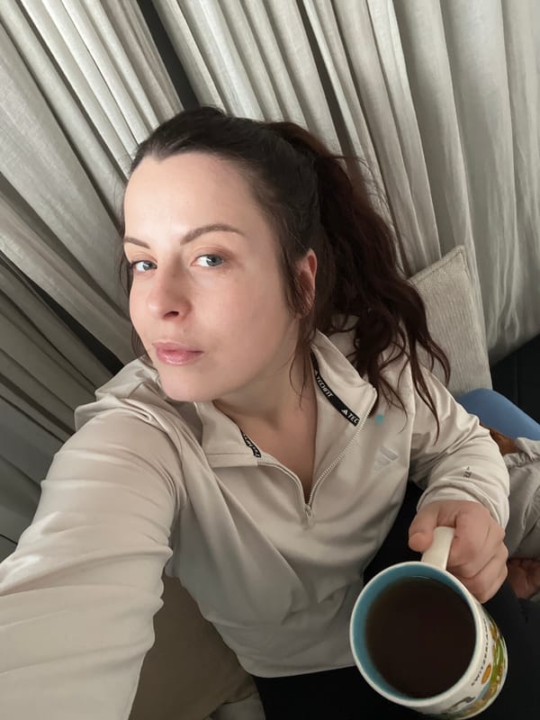 Woman documents casual indoor moments in Gangloff, Germany