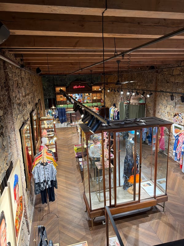 Morning stroll through Cape Town captures shops, coffee, cityscape