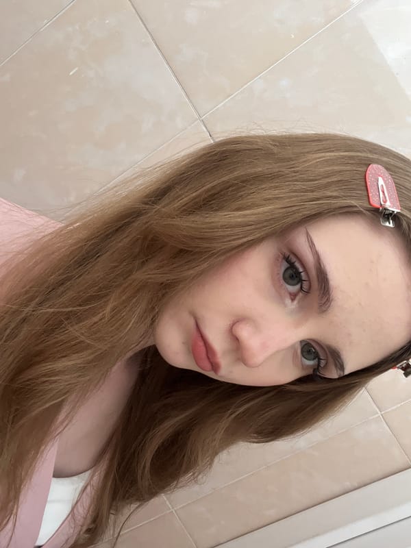 Casual selfies and phone snapshots from a Sterlitamak classroom morning