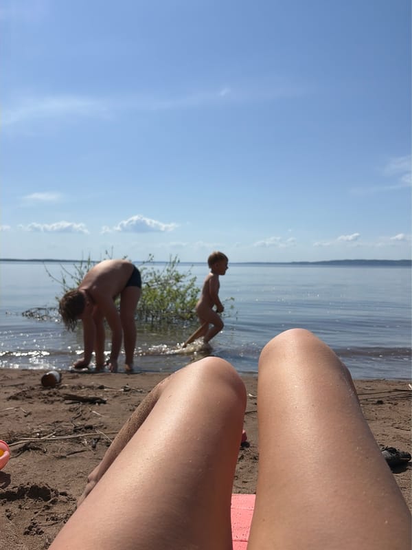 Beachgoers enjoy sunny day in Vekoshinka, Russia