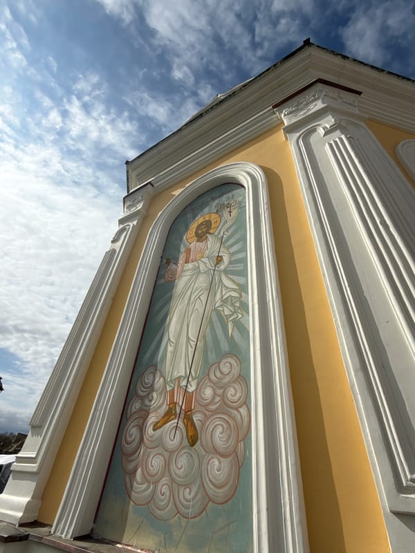Spring morning documented in Dmitrov through art and nature