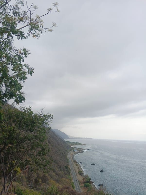 Coastal road views captured in El Tigrillo, Venezuela