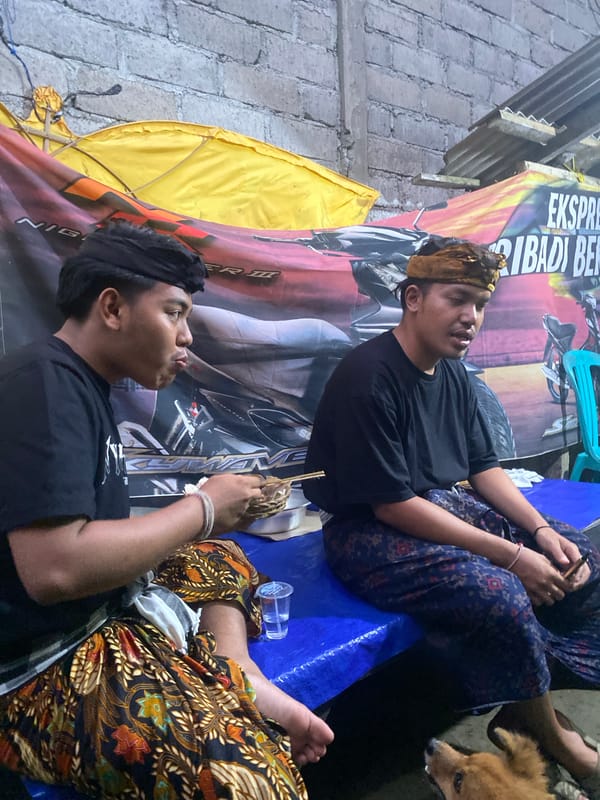 Everyday life in a Pekutatan neighborhood on a July morning
