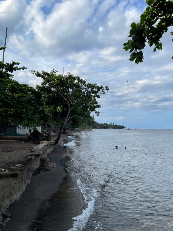 Quiet morning on Dauin's dark sand beach