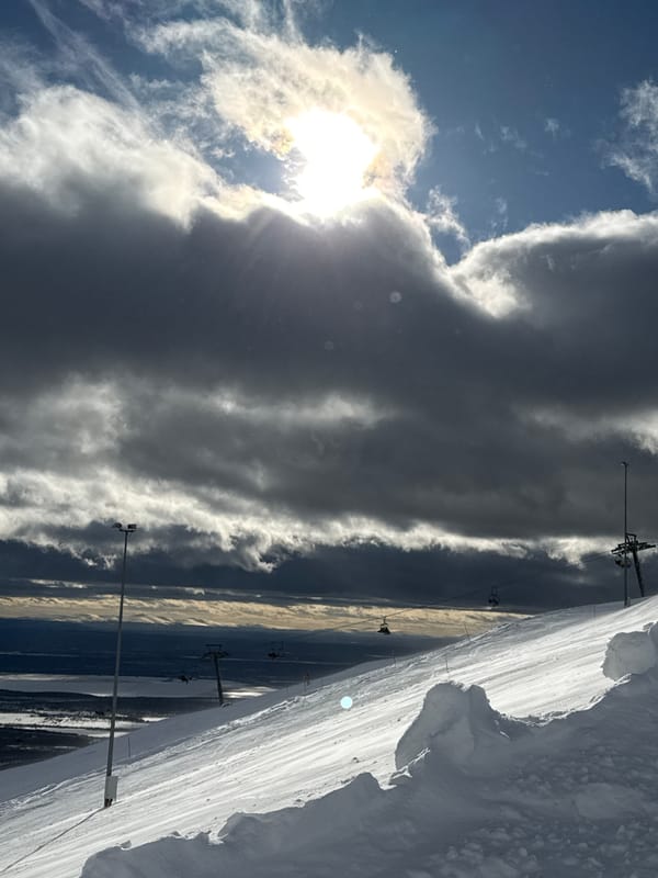 Ski conditions documented at Kirovsk resort amid snowy weather