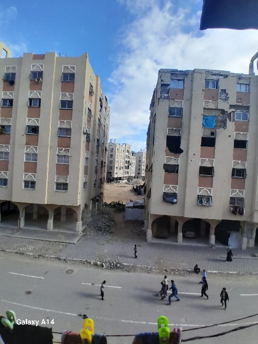 Daily life continues amid destruction in Khan Yunis