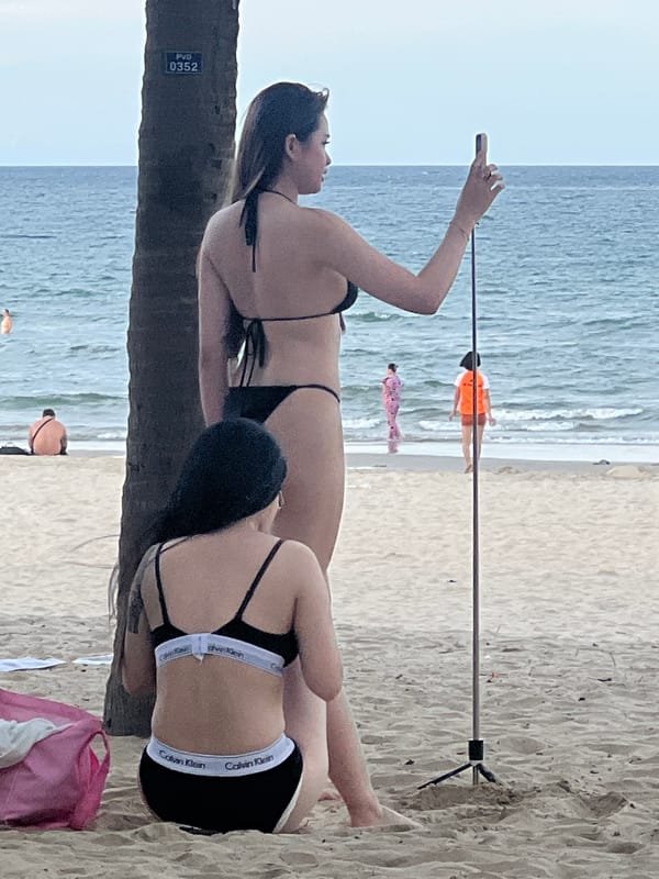 A lively morning on Da Nang's palm-lined beach