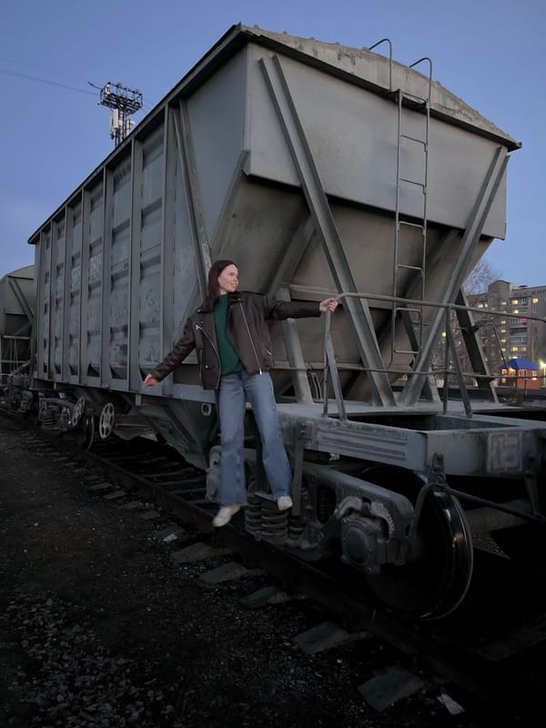 Sunset railway gathering documented in Chaikovsky, Russia