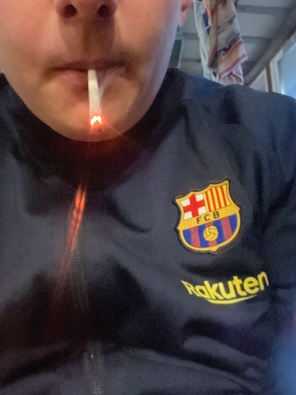 Man in Barcelona jersey spotted near building in Varna