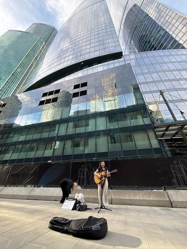 Live guitar and outdoor fitness in Khimki on a summer afternoon