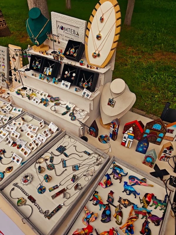 Outdoor jewelry market display observed in Chelganovo, Russia