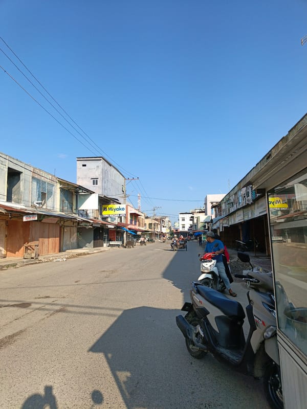 Clear sunny day observed on commercial street in Lhokseumawe