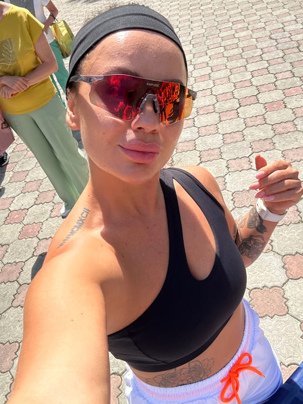 Selfies and outdoor event at a sunny Duvankul' location