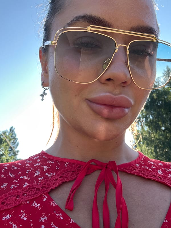 Red floral dress and gold aviators, multiple angles, Duvankul'