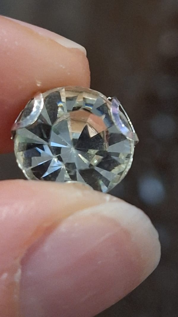 Evening craft session with gemstones documented in Blagoevgrad