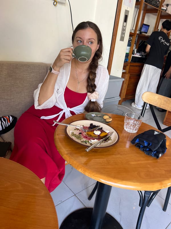 Early morning cafe dining documented in Nha Trang Ward