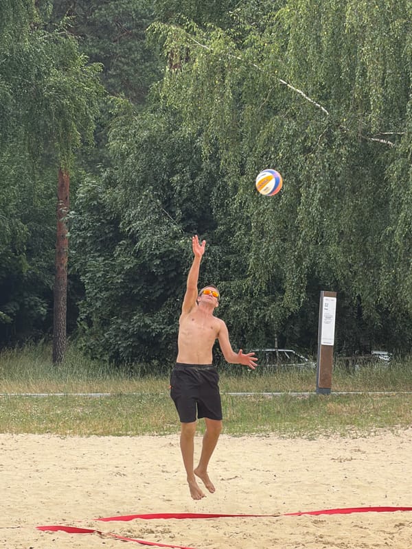 Lakeside beach day in Malakhovka: volleyball, kids, and summer fun