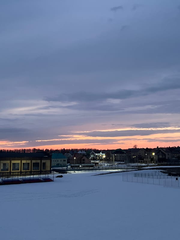Everyday moments shared by Noviy residents during winter afternoon