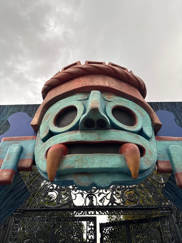 Night photography captures Mexico City totem pole and architecture