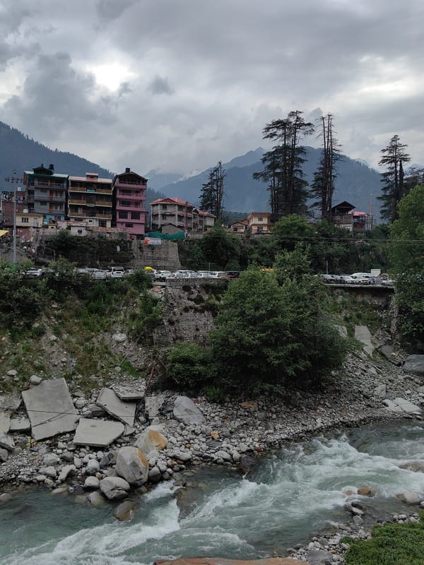 Busy morning across Manali's streets, markets, and riverbanks