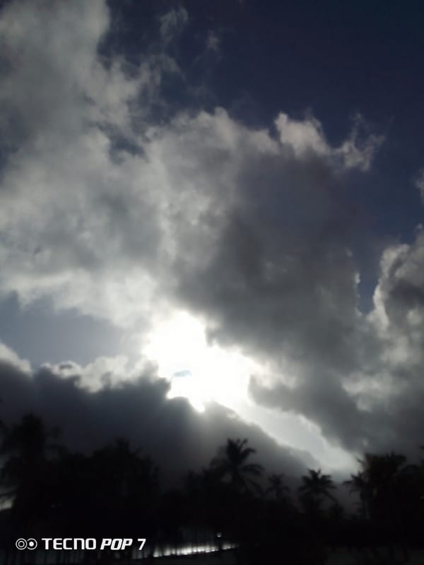 Dramatic clouds with sun breaks documented in Pedro González