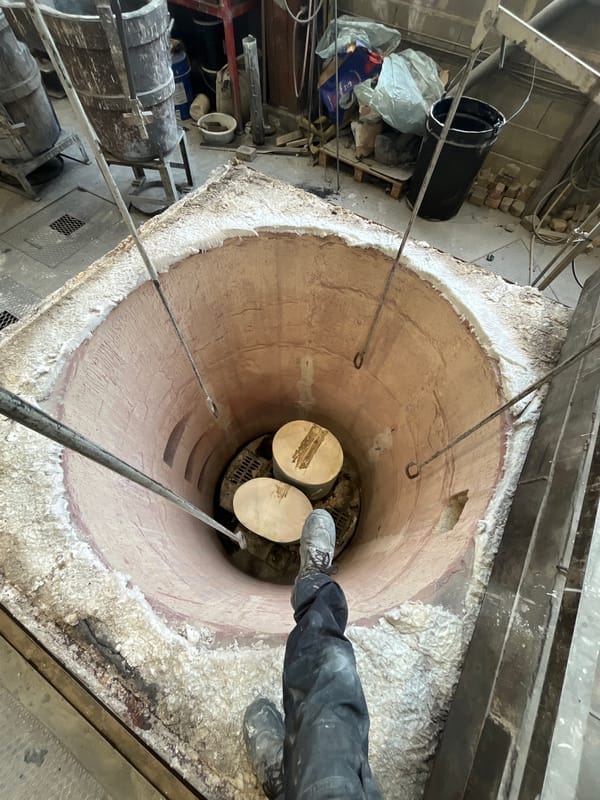Worker observed at industrial kiln in Saint-Rémy-lès-Chevreuse
