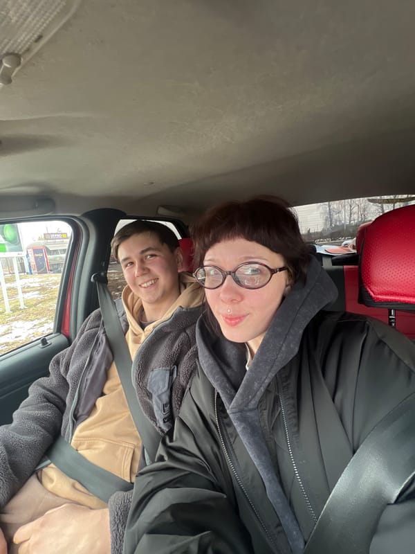 Morning selfies and food truck spotted in Kamennoye, Russia