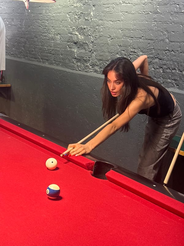 Early morning pool game documented in Mexico City venue