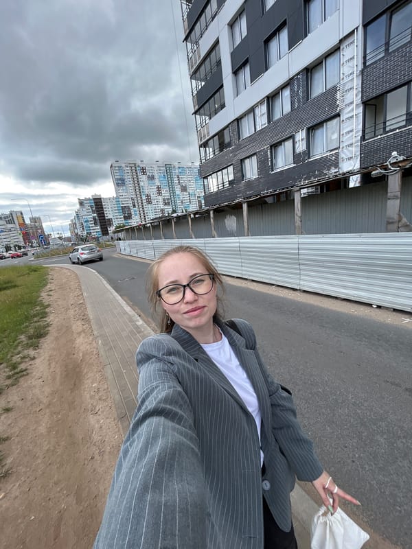 Afternoon stroll through a Saint Petersburg residential construction zone