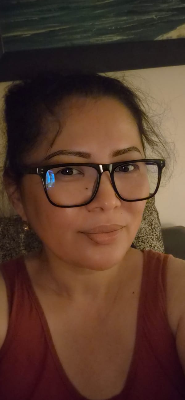 Back-to-back selfies in Maltepe, black-rimmed glasses, casual look