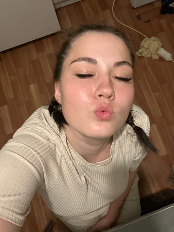 Late-night selfie session at home in Chaikovsky, Russia